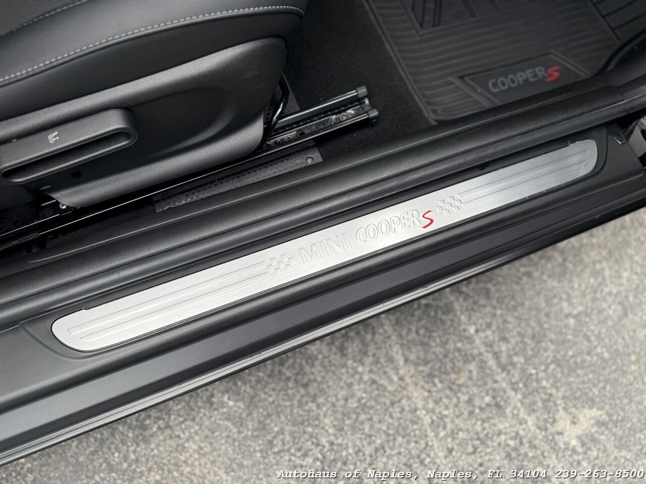 2022 MINI Hardtop 2 Door Cooper S   - Photo 27 - Naples, FL 34104