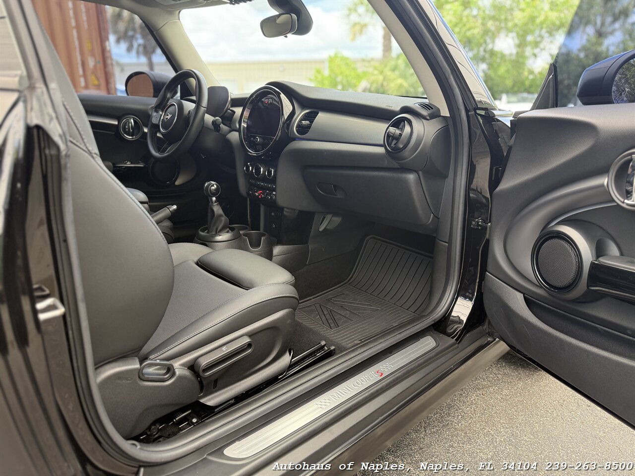 2022 MINI Hardtop 2 Door Cooper S   - Photo 23 - Naples, FL 34104