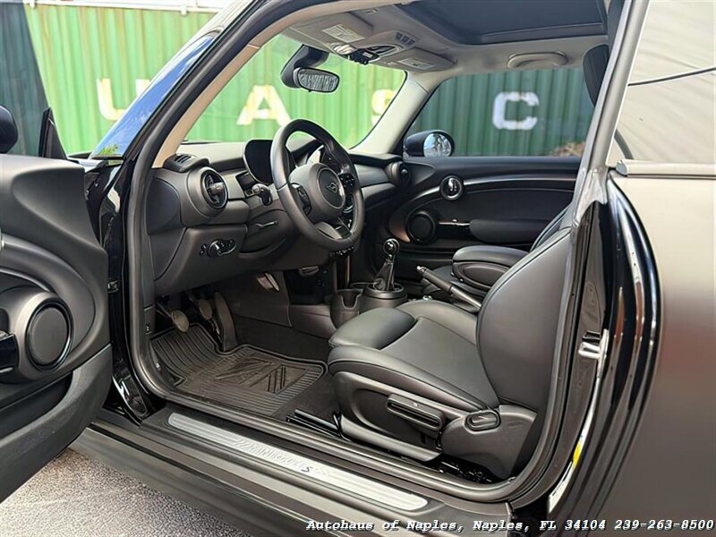 2022 MINI Hardtop 2 Door Cooper S - Photo 18 - Naples, FL 34104