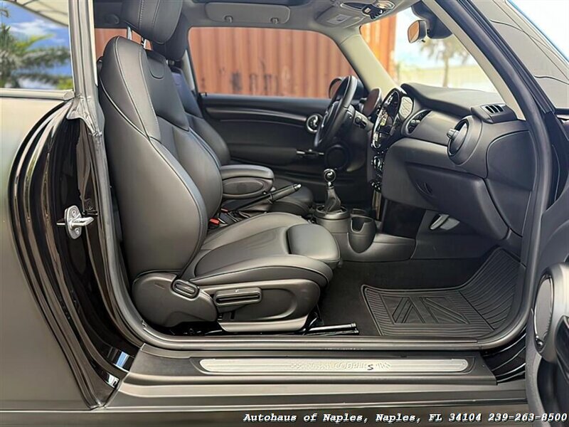 2022 MINI Hardtop 2 Door Cooper S - Photo 24 - Naples, FL 34104