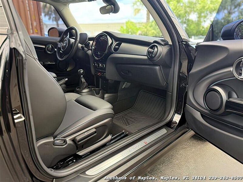 2022 MINI Hardtop 2 Door Cooper S - Photo 23 - Naples, FL 34104