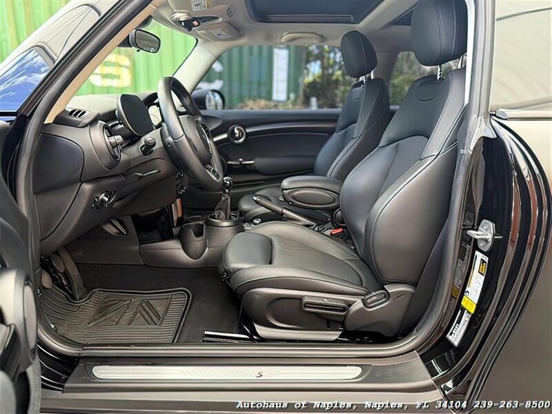 2022 MINI Hardtop 2 Door Cooper S - Photo 19 - Naples, FL 34104