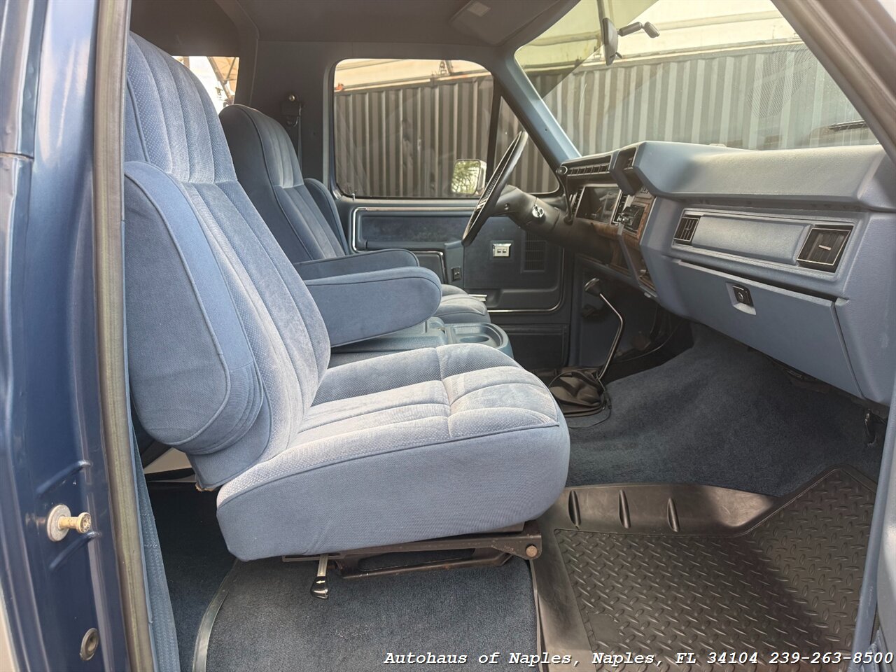 1986 Ford Bronco XLT 2dr XLT   - Photo 28 - Naples, FL 34104