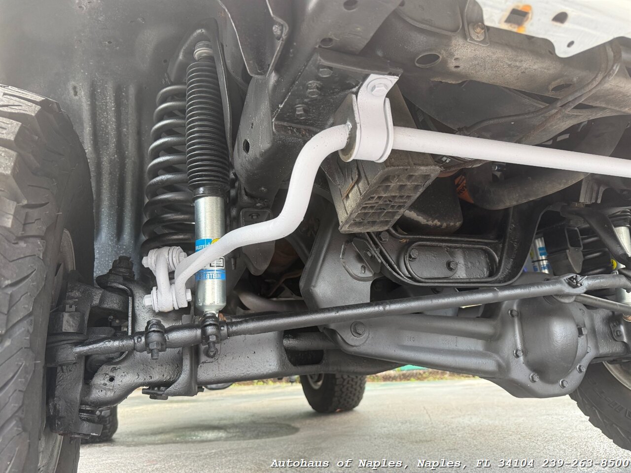 1986 Ford Bronco XLT 2dr XLT   - Photo 19 - Naples, FL 34104