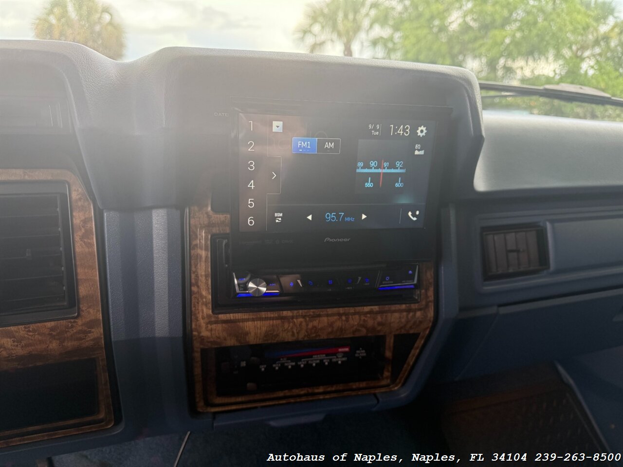 1986 Ford Bronco XLT 2dr XLT   - Photo 33 - Naples, FL 34104