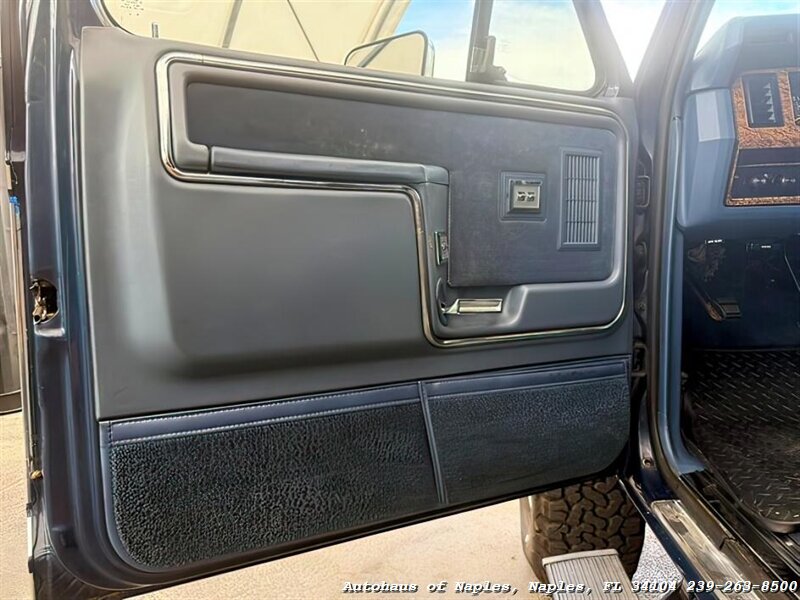 1986 Ford Bronco photo 22