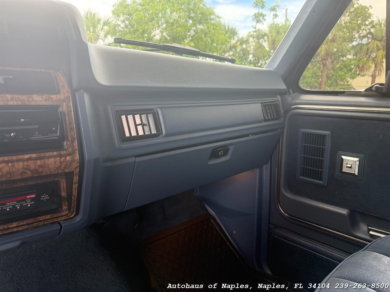 1986 Ford Bronco XLT 2dr XLT   - Photo 32 - Naples, FL 34104