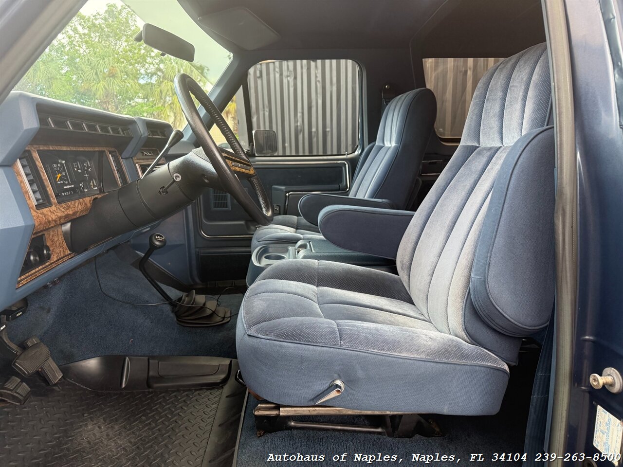 1986 Ford Bronco XLT 2dr XLT   - Photo 23 - Naples, FL 34104