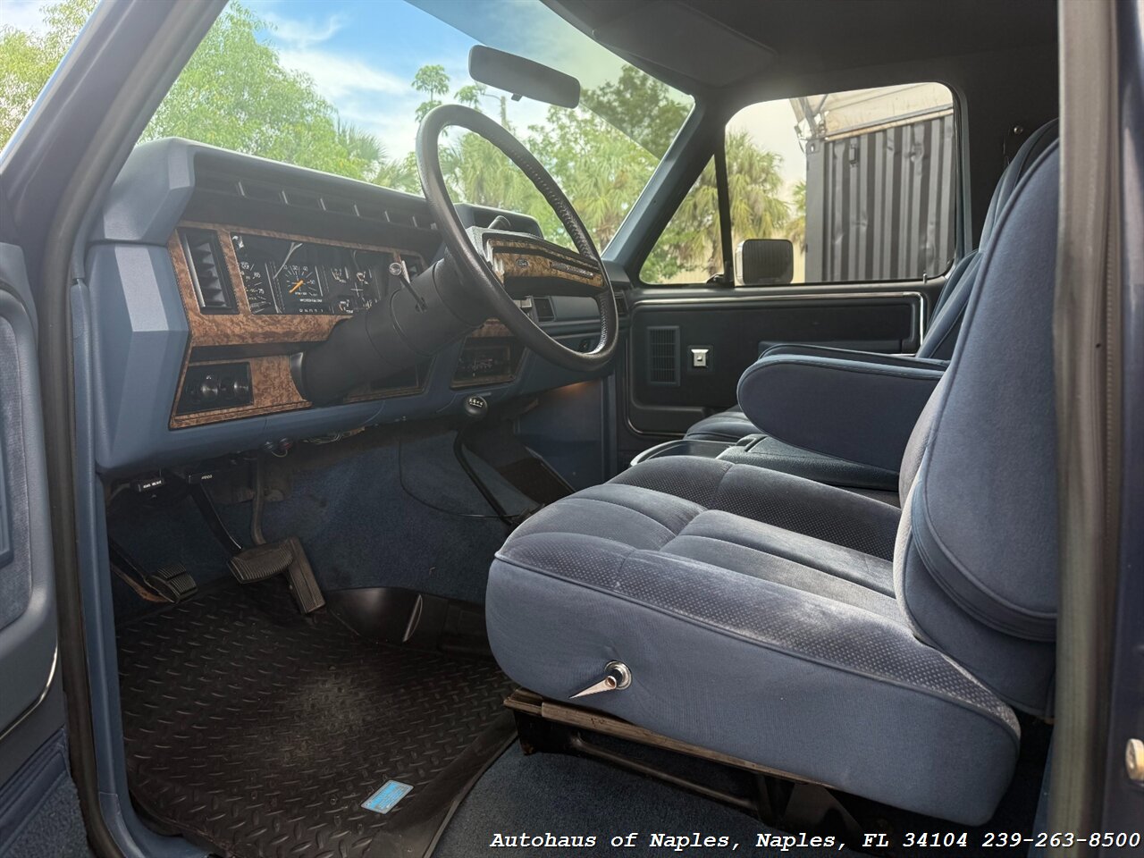 1986 Ford Bronco XLT 2dr XLT   - Photo 22 - Naples, FL 34104