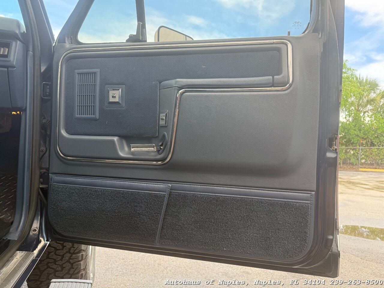 1986 Ford Bronco XLT 2dr XLT   - Photo 31 - Naples, FL 34104