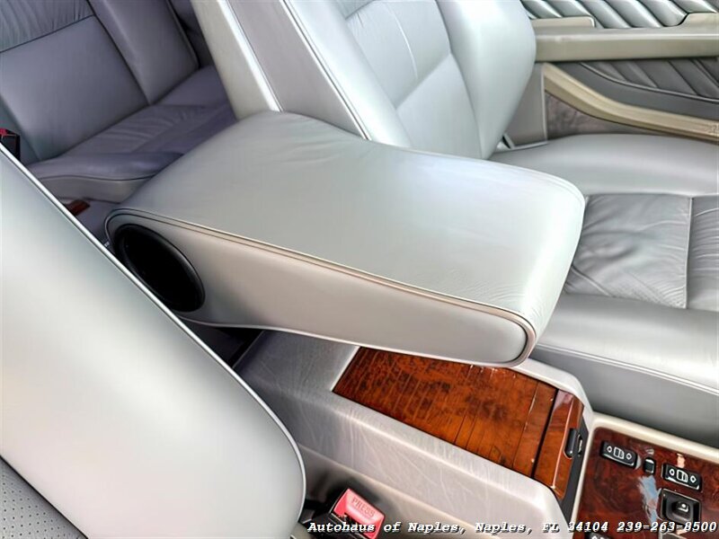 1991 Mercedes Benz 560 photo 24