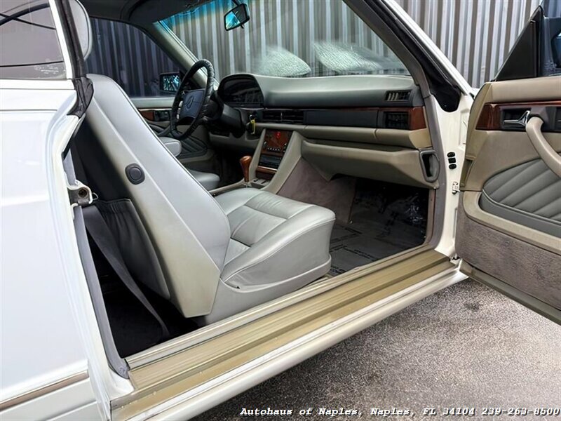 1991 Mercedes Benz 560 photo 25
