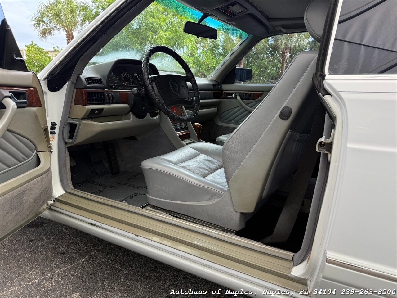 1991 Mercedes-Benz 560 SEC   - Photo 18 - Naples, FL 34104