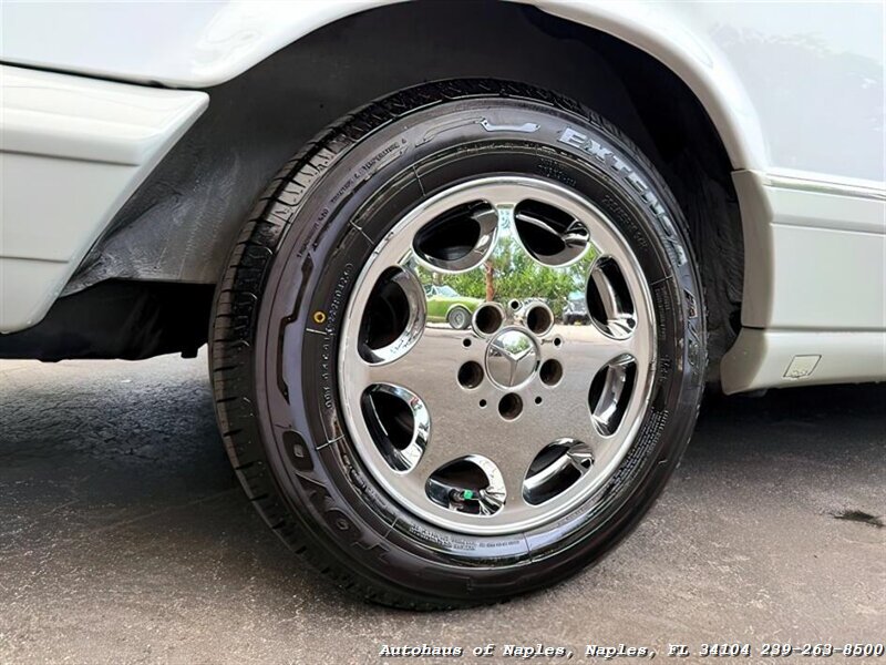 1991 Mercedes Benz 560 photo 10