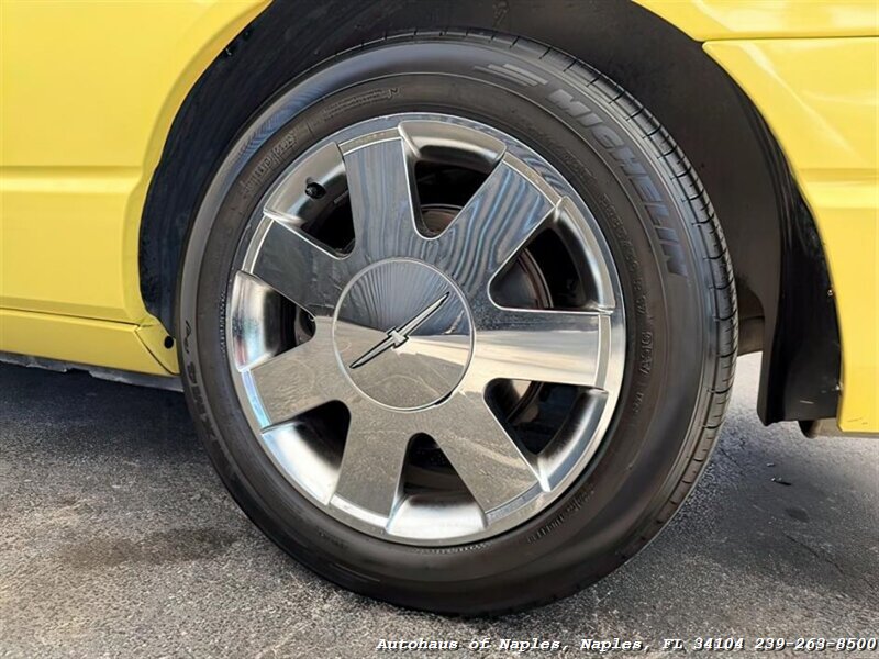 2002 Ford Thunderbird Deluxe - Photo 18 - Naples, FL 34104