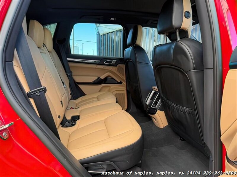 2016 Porsche Cayenne - Photo 19 - Naples, FL 34104