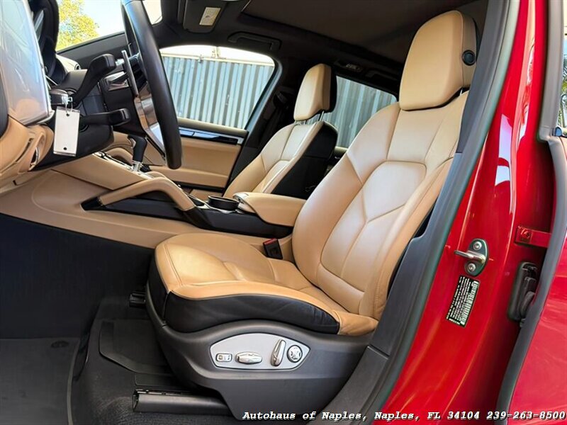 2016 Porsche Cayenne - Photo 11 - Naples, FL 34104