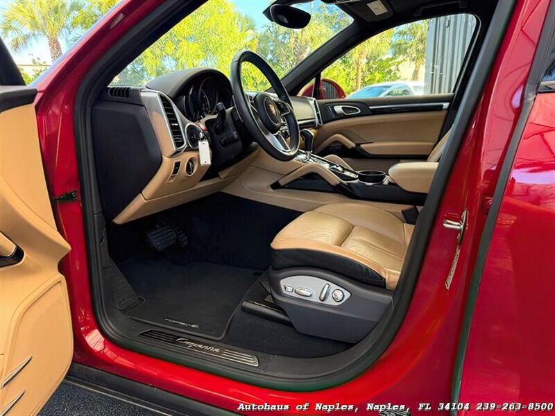 2016 Porsche Cayenne - Photo 10 - Naples, FL 34104
