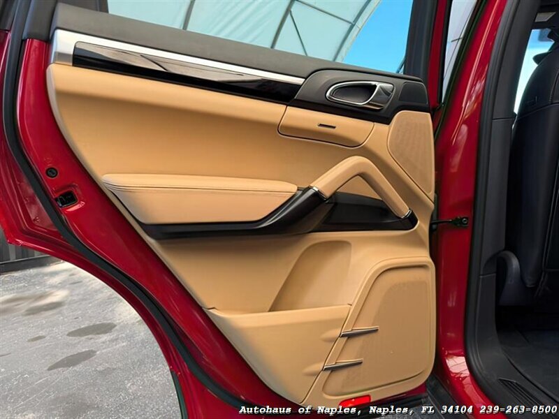 2016 Porsche Cayenne - Photo 15 - Naples, FL 34104