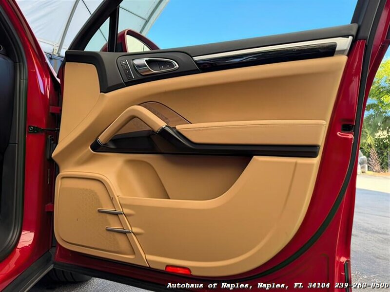 2016 Porsche Cayenne - Photo 18 - Naples, FL 34104