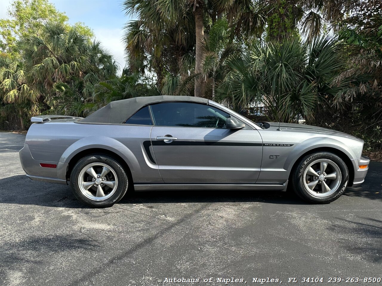 2006 Ford Mustang GT Deluxe   - Photo 21 - Naples, FL 34104