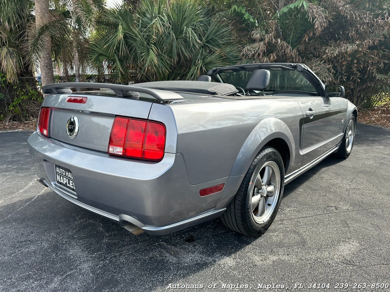 2006 Ford Mustang GT Deluxe   - Photo 17 - Naples, FL 34104