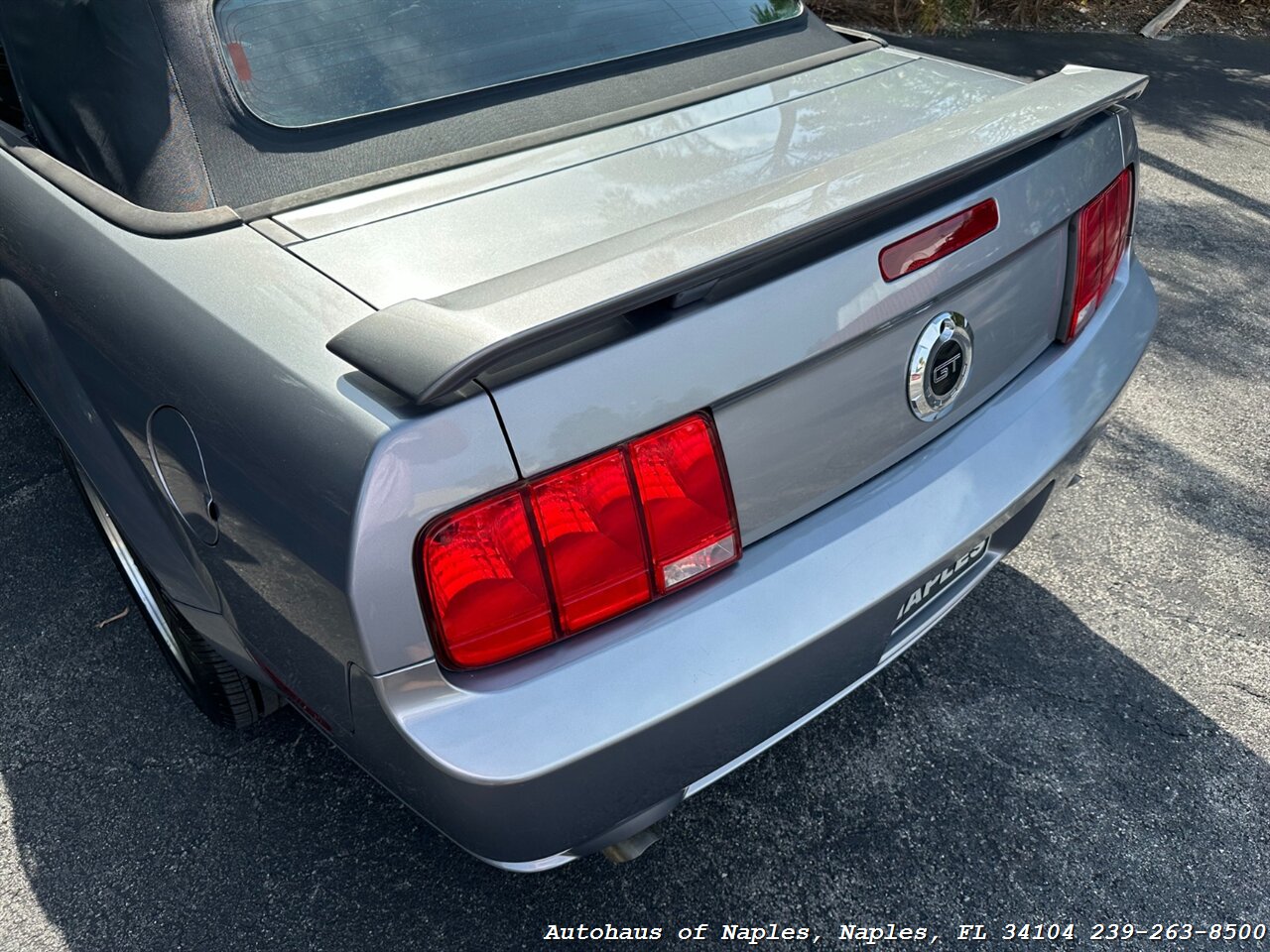 2006 Ford Mustang GT Deluxe   - Photo 26 - Naples, FL 34104