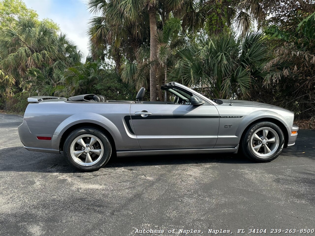 2006 Ford Mustang GT Deluxe   - Photo 18 - Naples, FL 34104