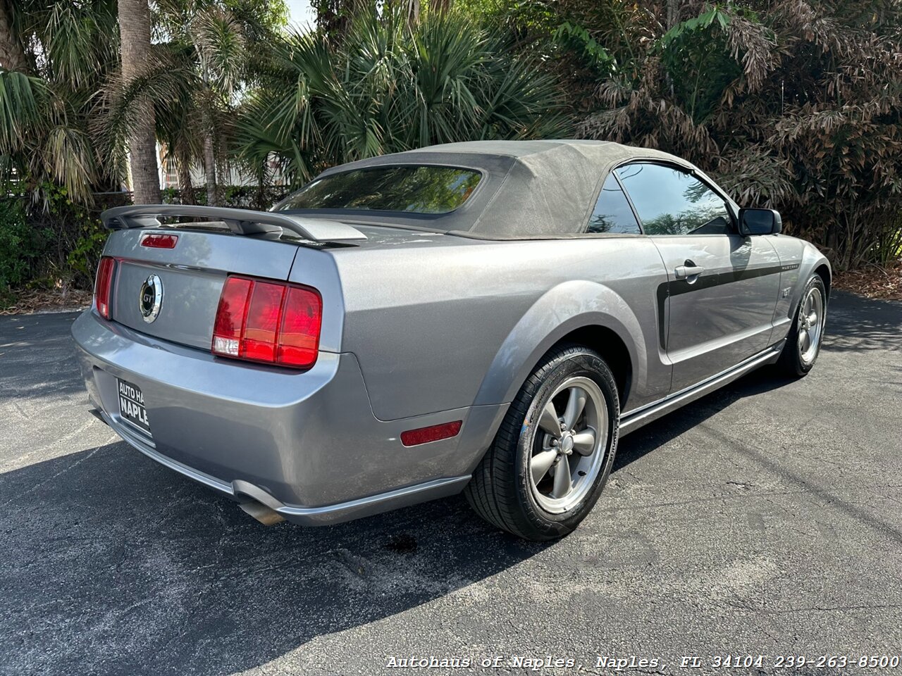 2006 Ford Mustang GT Deluxe   - Photo 22 - Naples, FL 34104