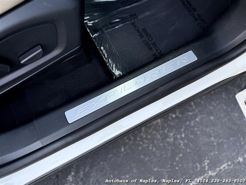 2021 Ford Explorer Limited   - Photo 47 - Naples, FL 34104