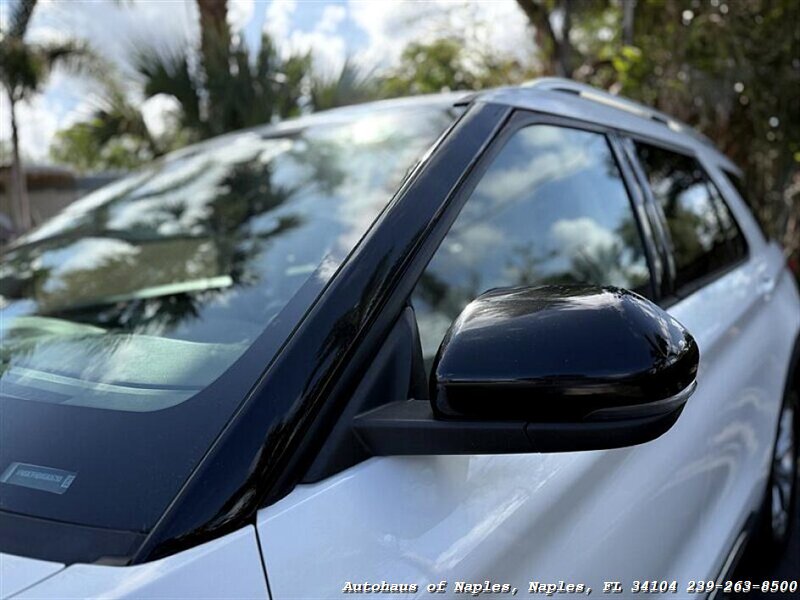2021 Ford Explorer Limited   - Photo 16 - Naples, FL 34104