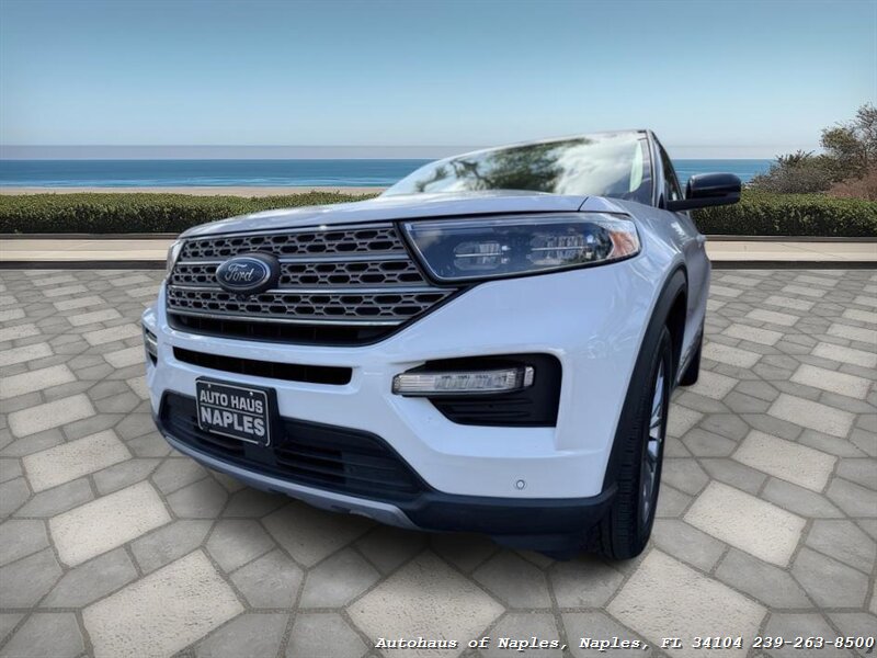 2021 Ford Explorer Limited   - Photo 8 - Naples, FL 34104