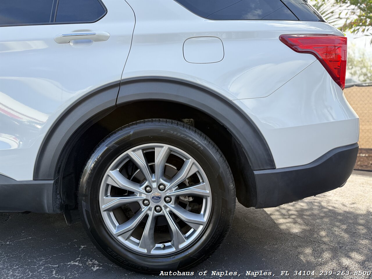 2021 Ford Explorer Limited - Photo 11 - Naples, FL 34104