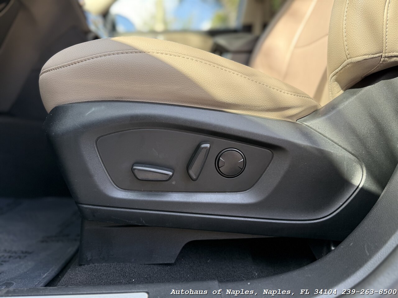 2021 Ford Explorer Limited - Photo 26 - Naples, FL 34104