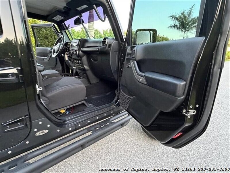 2017 Jeep Wrangler Unlimited Sport   - Photo 30 - Naples, FL 34104