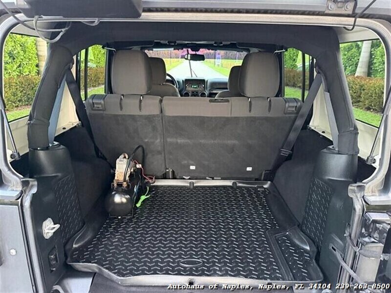 2017 Jeep Wrangler Unlimited Sport   - Photo 44 - Naples, FL 34104
