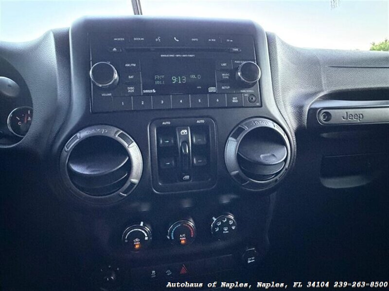 2017 Jeep Wrangler Unlimited Sport   - Photo 29 - Naples, FL 34104