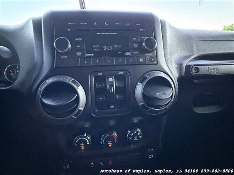 2017 Jeep Wrangler Unlimited Sport   - Photo 29 - Naples, FL 34104