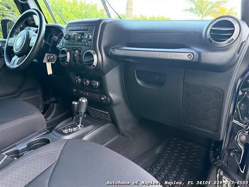 2017 Jeep Wrangler Unlimited Sport   - Photo 35 - Naples, FL 34104
