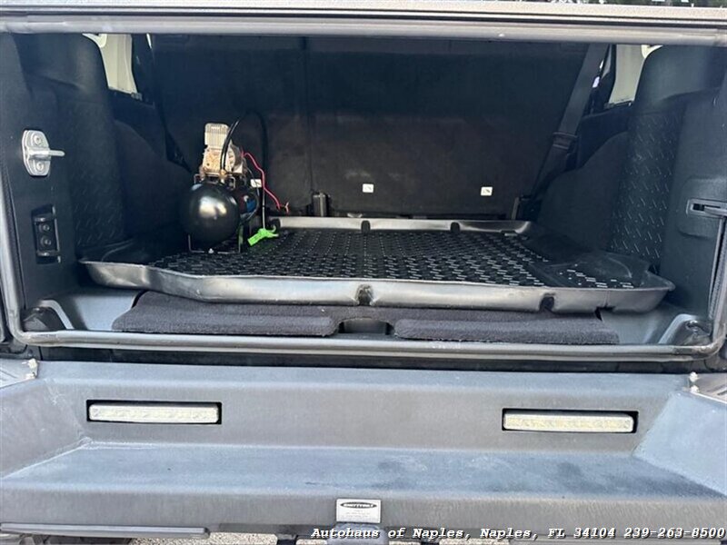2017 Jeep Wrangler Unlimited Sport   - Photo 43 - Naples, FL 34104