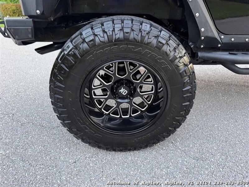 2017 Jeep Wrangler Unlimited Sport   - Photo 20 - Naples, FL 34104