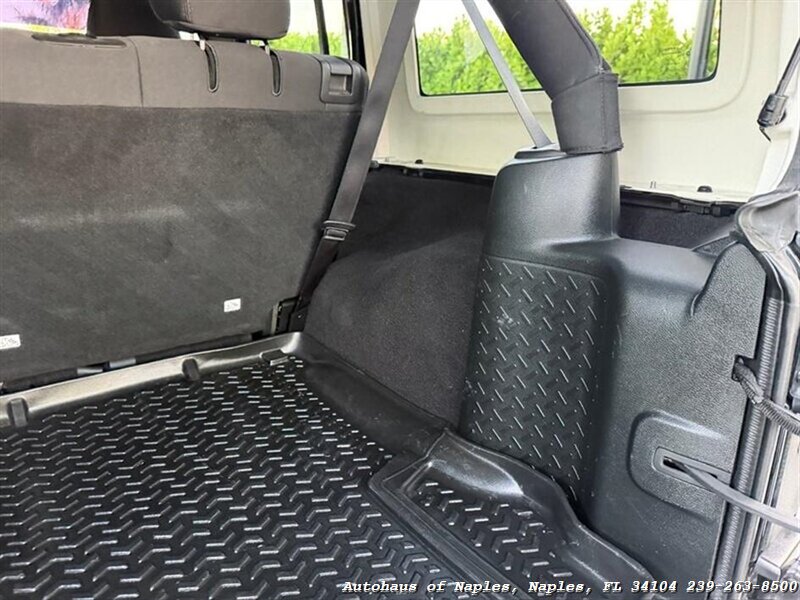 2017 Jeep Wrangler Unlimited Sport   - Photo 46 - Naples, FL 34104