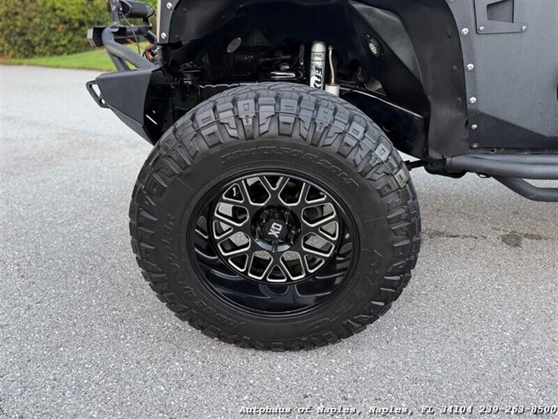 2017 Jeep Wrangler Unlimited Sport   - Photo 22 - Naples, FL 34104