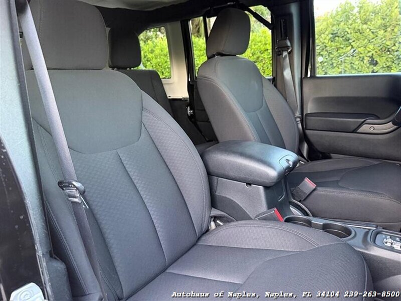 2017 Jeep Wrangler Unlimited Sport   - Photo 33 - Naples, FL 34104