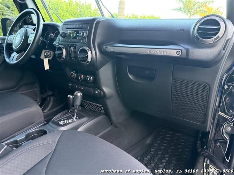 2017 Jeep Wrangler Unlimited Sport   - Photo 35 - Naples, FL 34104
