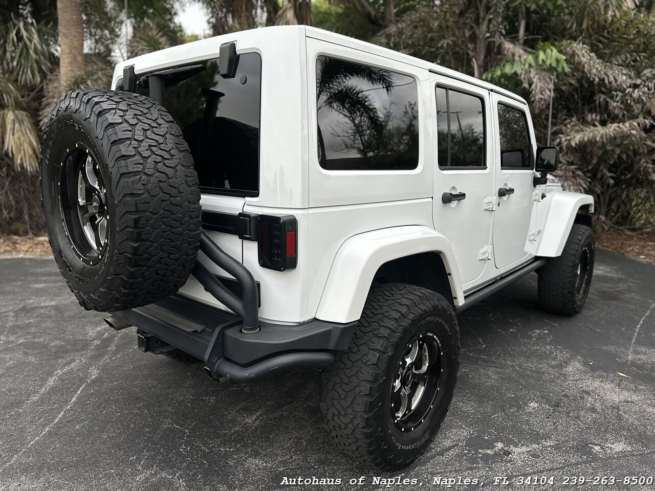 2016 Jeep Wrangler Unlimited Rubicon   - Photo 13 - Naples, FL 34104