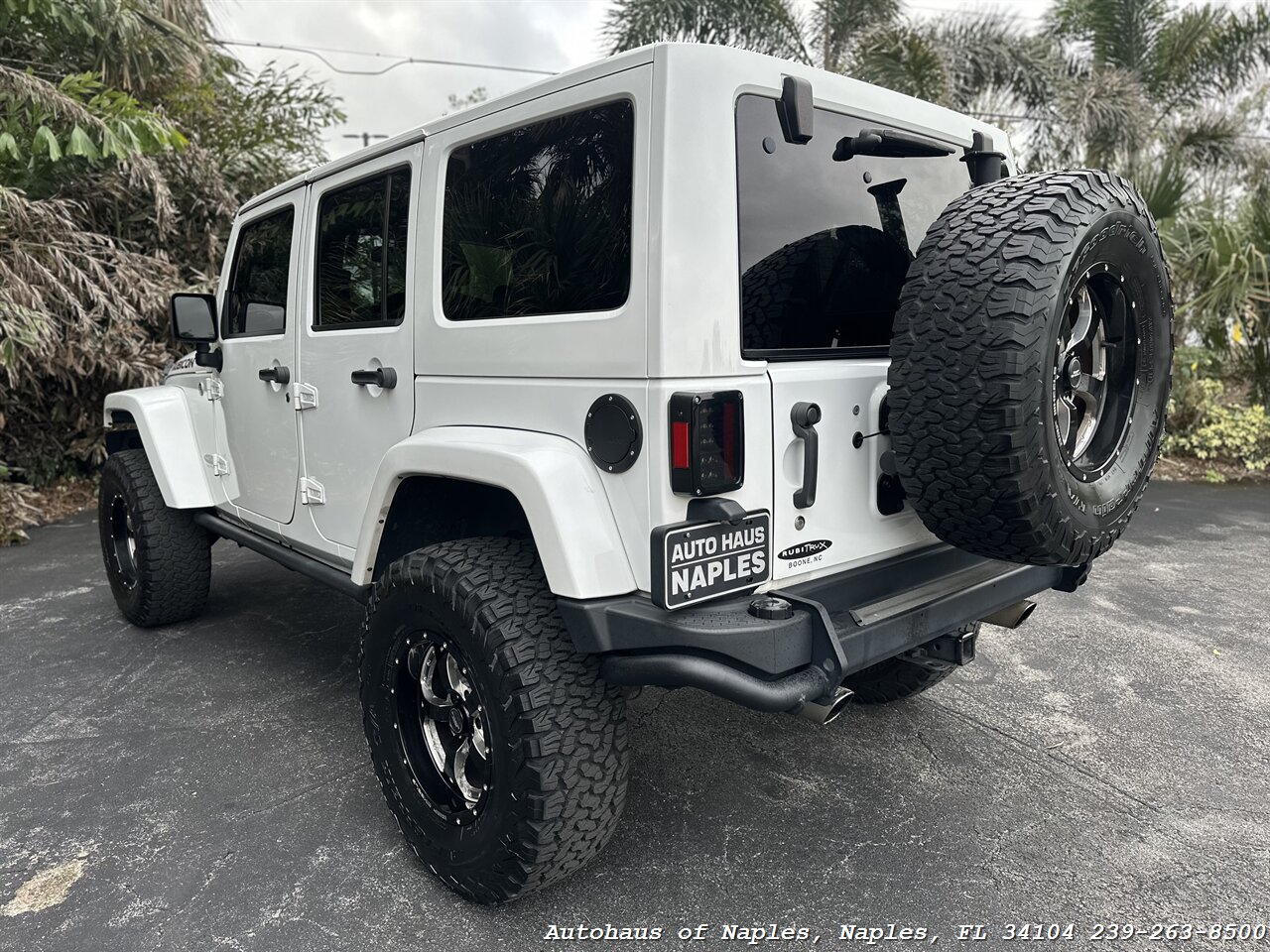 2016 Jeep Wrangler Unlimited Rubicon   - Photo 11 - Naples, FL 34104