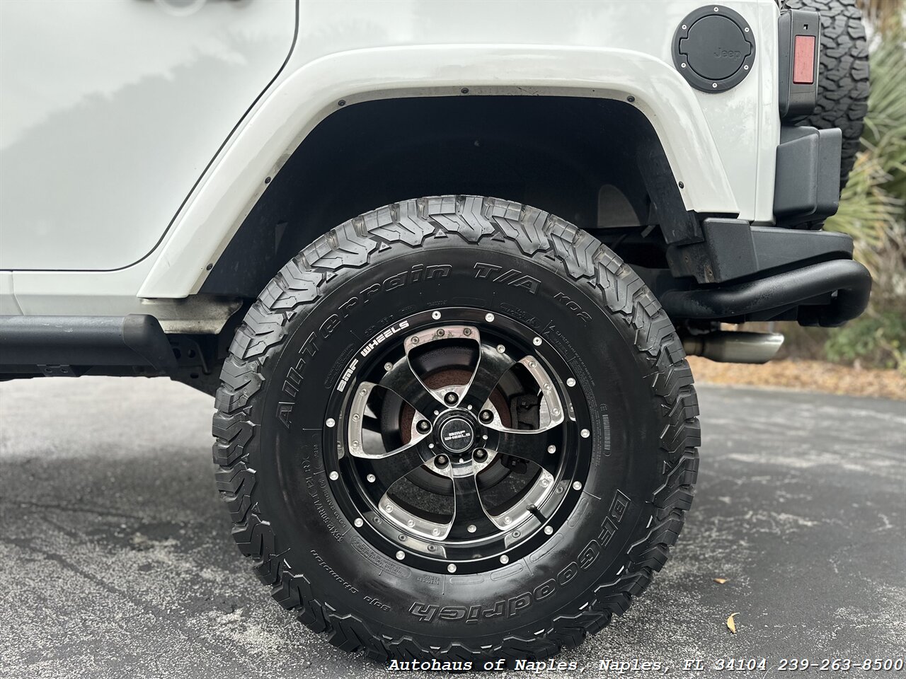 2016 Jeep Wrangler Unlimited Rubicon   - Photo 10 - Naples, FL 34104