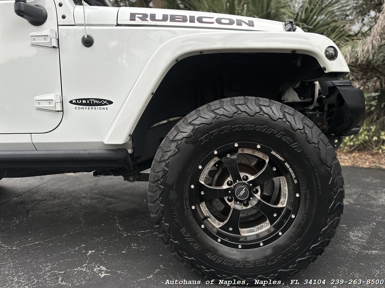 2016 Jeep Wrangler Unlimited Rubicon   - Photo 19 - Naples, FL 34104