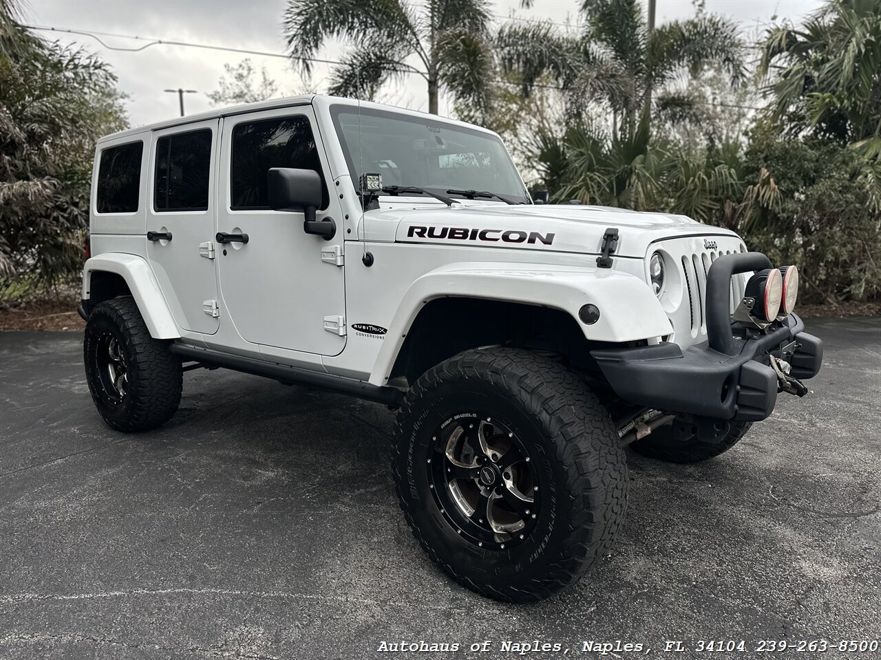 2016 Jeep Wrangler Unlimited Rubicon   - Photo 2 - Naples, FL 34104